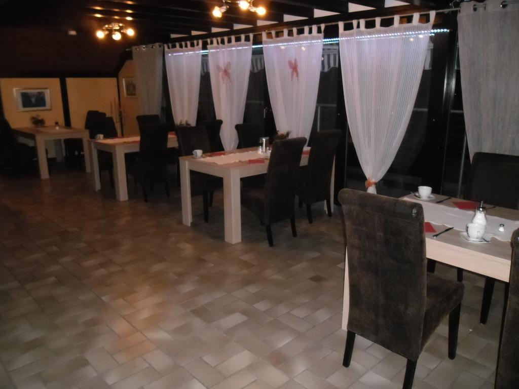 Hotel Garni Julia Linnich Esterno foto