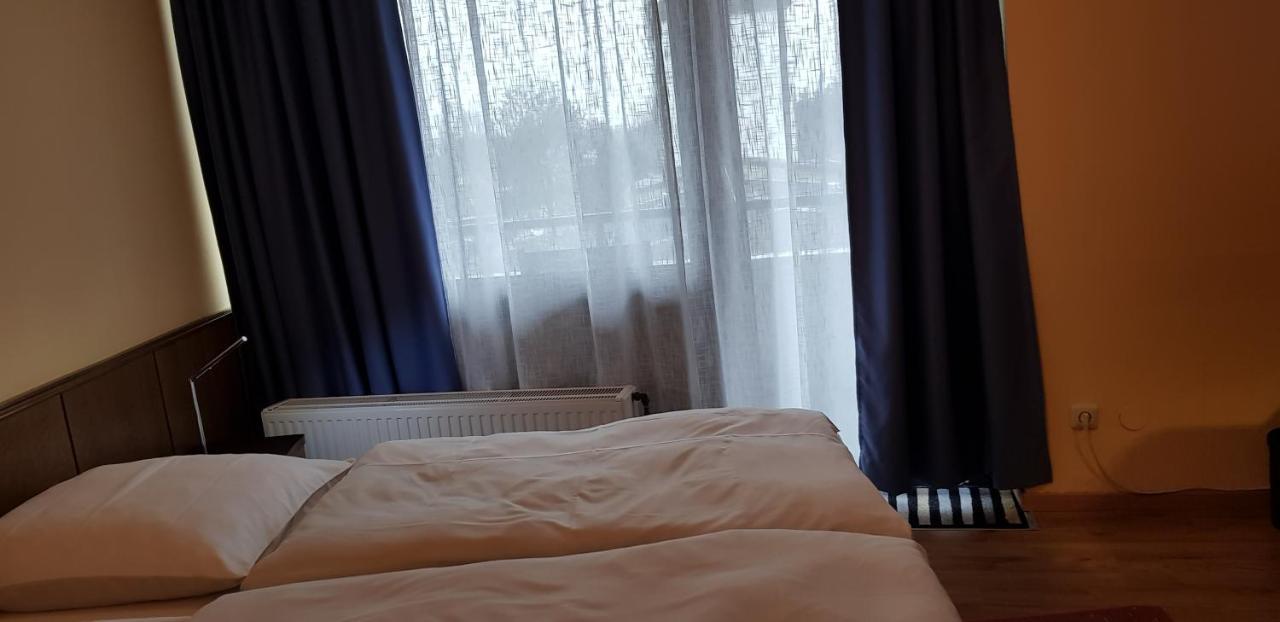 Hotel Garni Julia Linnich Esterno foto